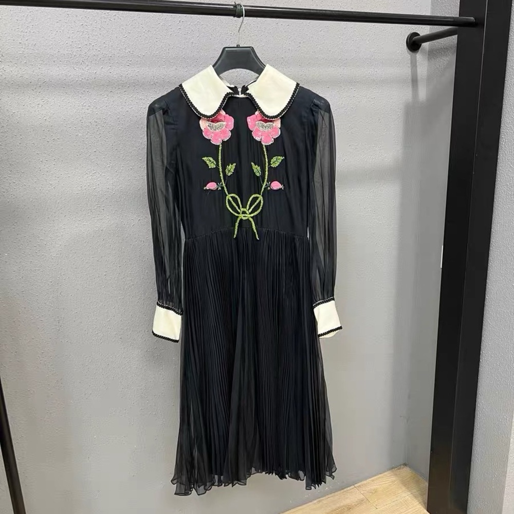 ❌sold❌Authentic Gucci Black Dress with Pink Floral Design